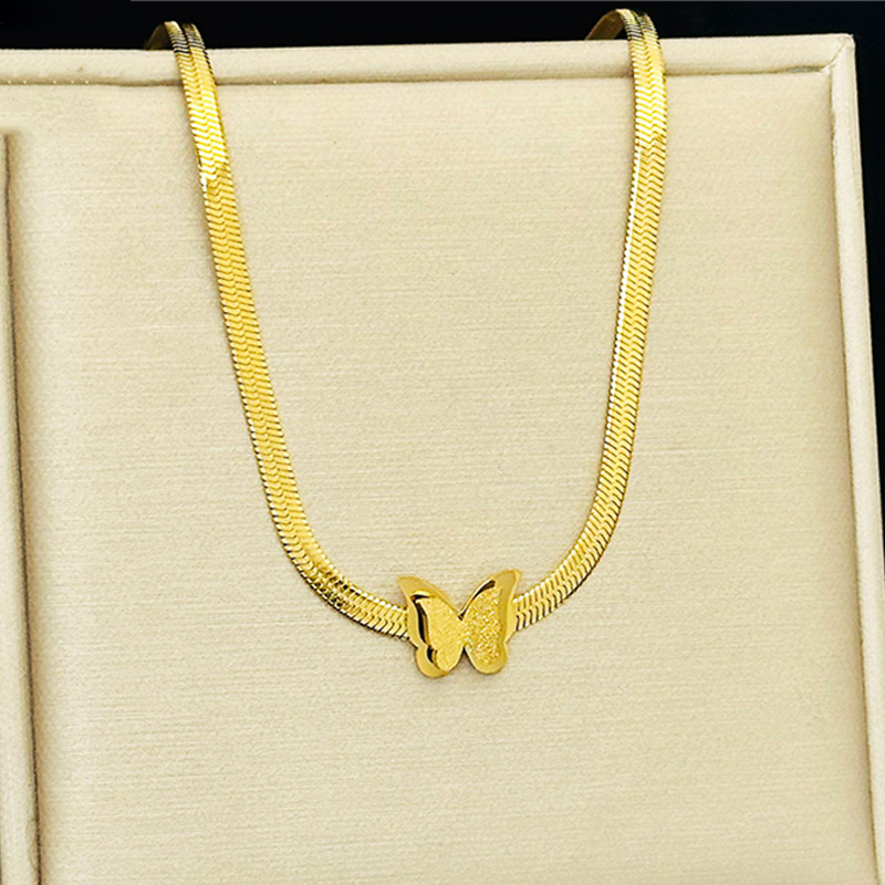 SWIRLUXE GOLD BUTTERFLY BRACELET