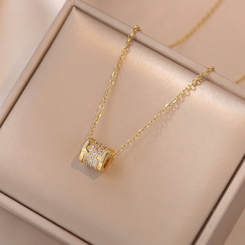 SWIRLUXE GOLD WHEEL NECKLACE